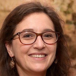 Lourdes R. Martínez